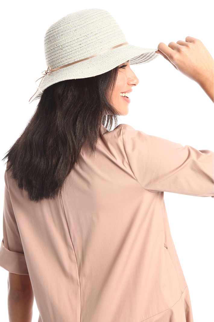 Hat with laminated ribbon Intrend Hat with laminated ribbon Intrend