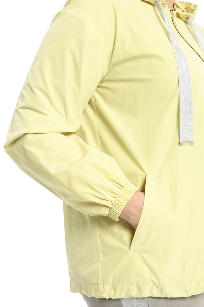 Short taffeta raincoat Intrend Short taffeta raincoat Intrend