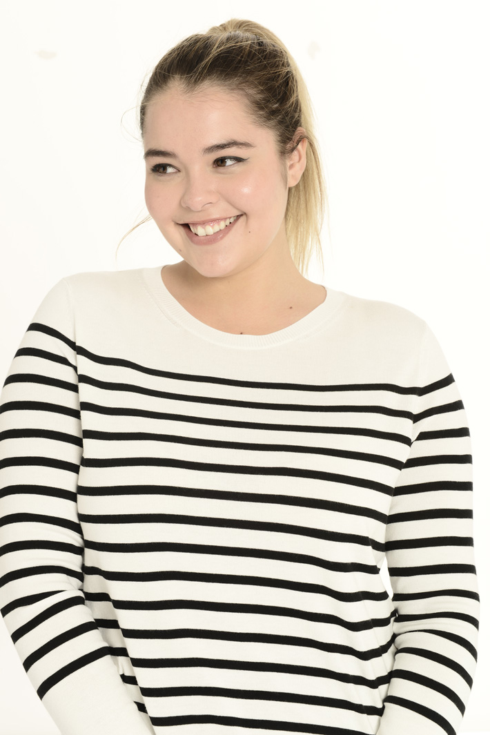 Stretch viscose sweater Intrend Stretch viscose sweater Intrend