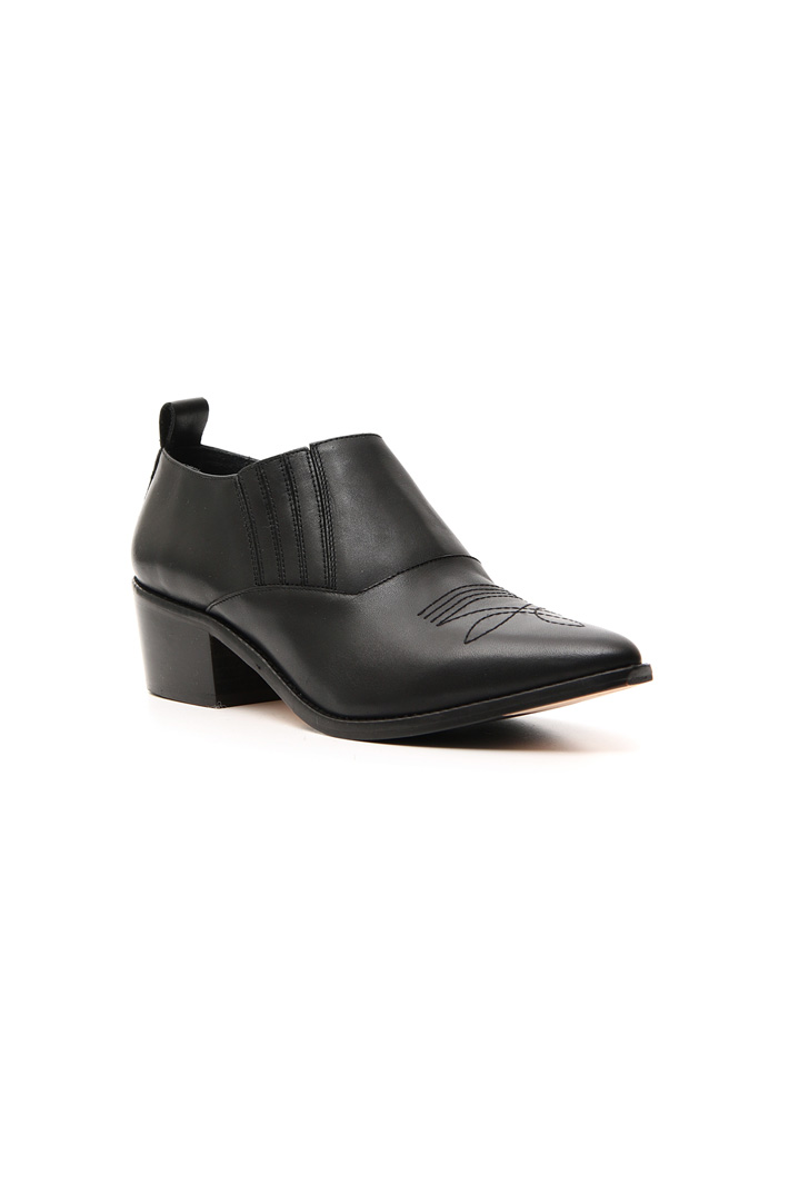 Pointed toe moccasin with heel Intrend Pointed toe moccasin with heel Intrend