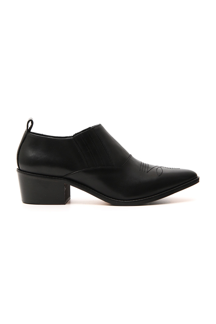 Pointed toe moccasin with heel Intrend Pointed toe moccasin with heel Intrend