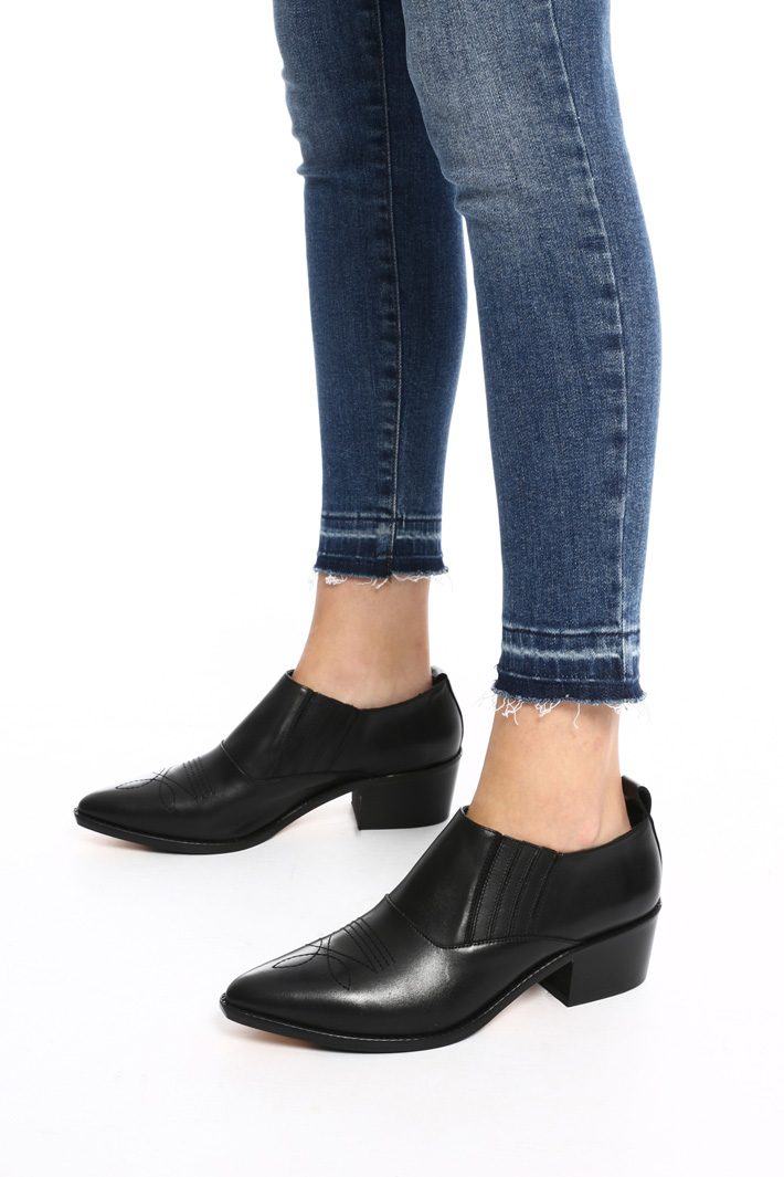 Pointed toe moccasin with heel Intrend Pointed toe moccasin with heel Intrend