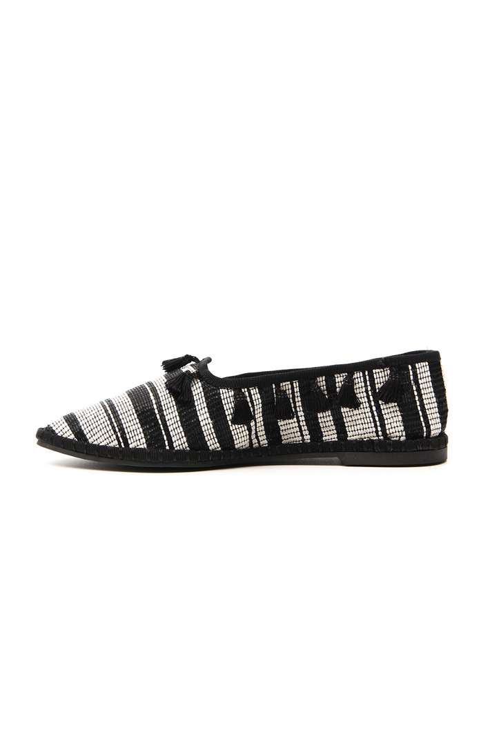 Raffia moccasin with tassels
Intrend Raffia moccasin with tassels
Intrend
