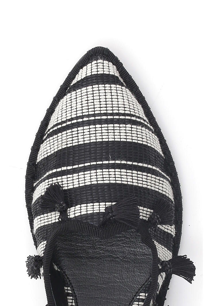 Raffia moccasin with tassels
Intrend Raffia moccasin with tassels
Intrend