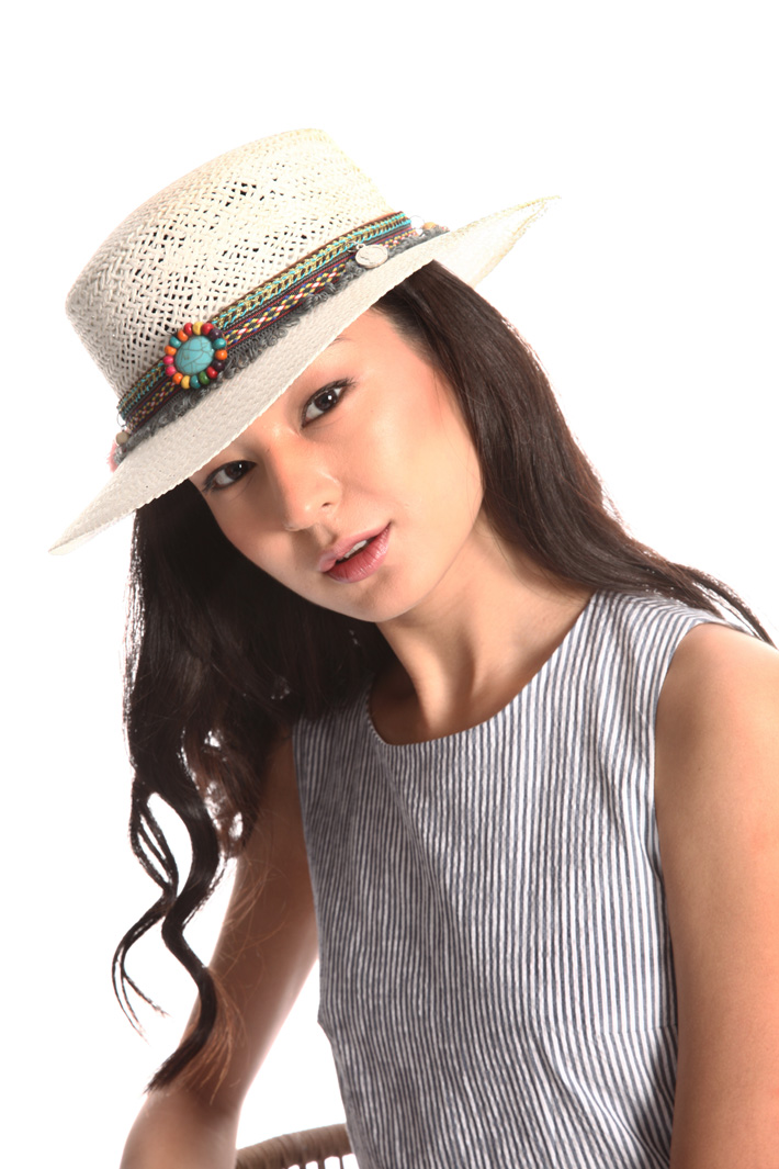 Tassel and bead hat Intrend Tassel and bead hat Intrend