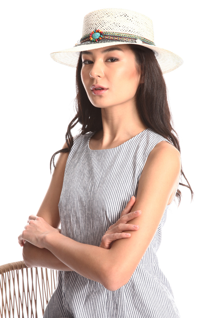 Tassel and bead hat Intrend Tassel and bead hat Intrend