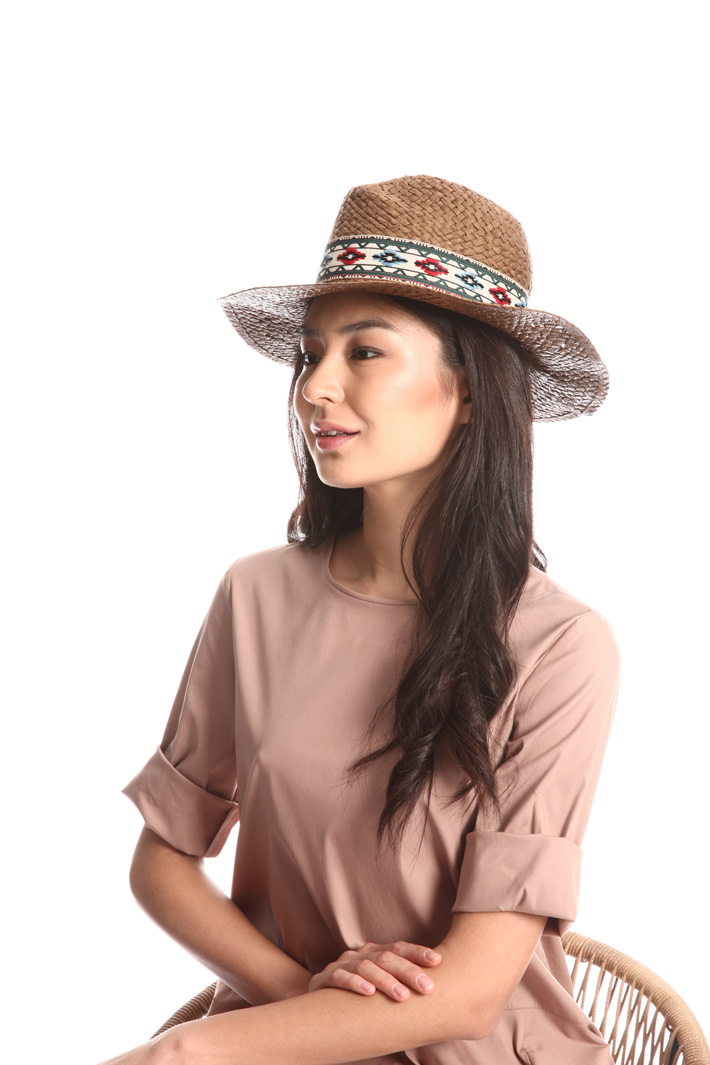 Embroidered hat Intrend Embroidered hat Intrend