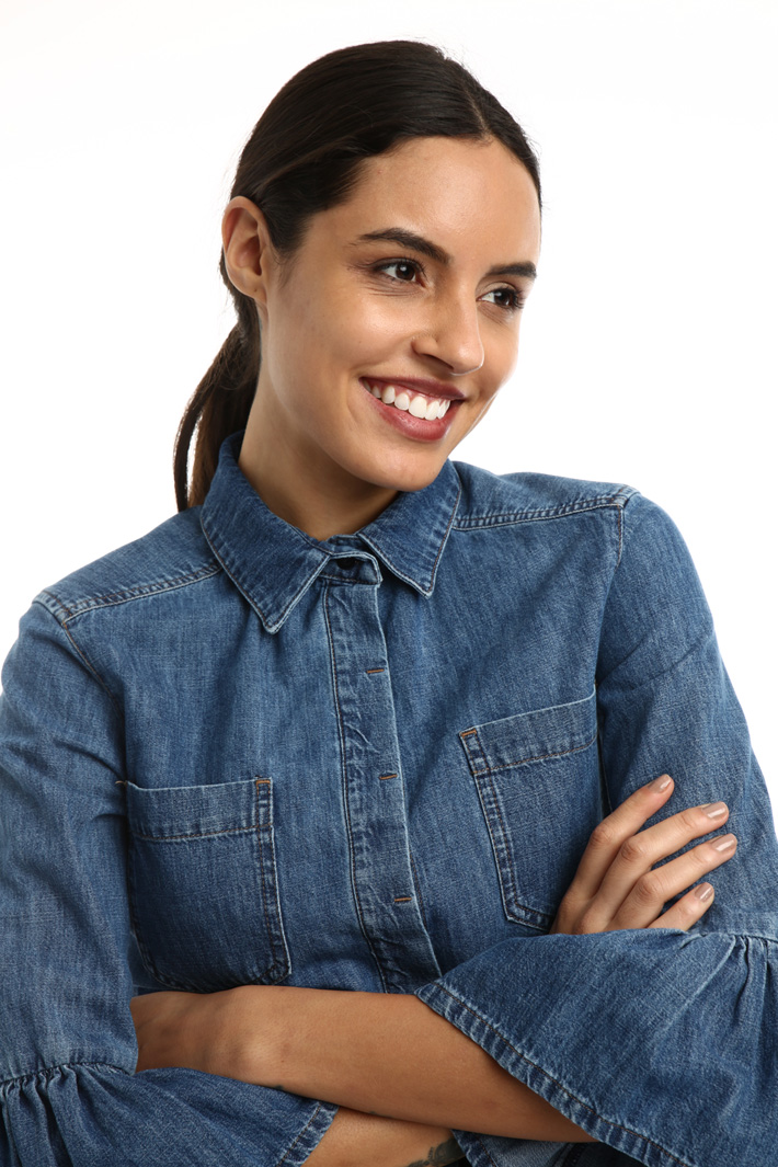 Bell cuff denim shirt Intrend Bell cuff denim shirt Intrend