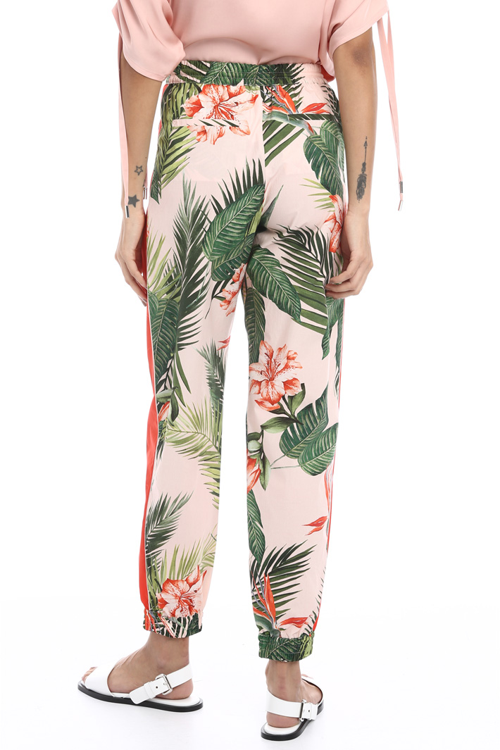 Printed jogging style trousers Intrend Printed jogging style trousers Intrend