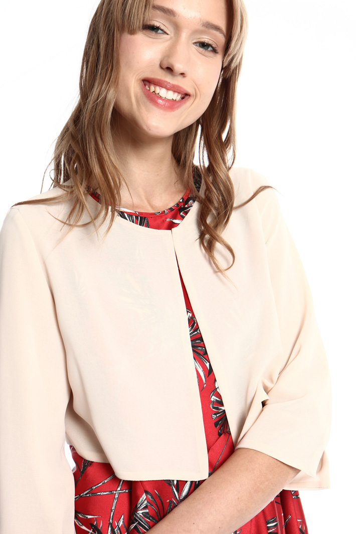 Shrug in the crepe fabric Intrend Shrug in the crepe fabric Intrend