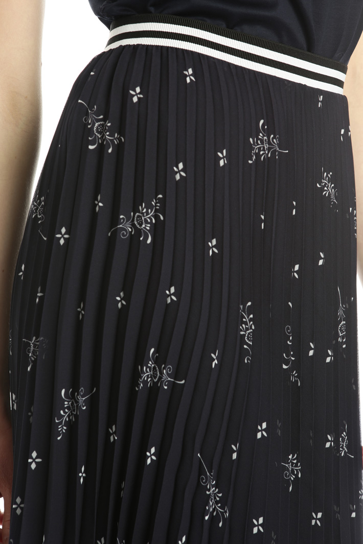 Pleated midi skirt Intrend Pleated midi skirt Intrend