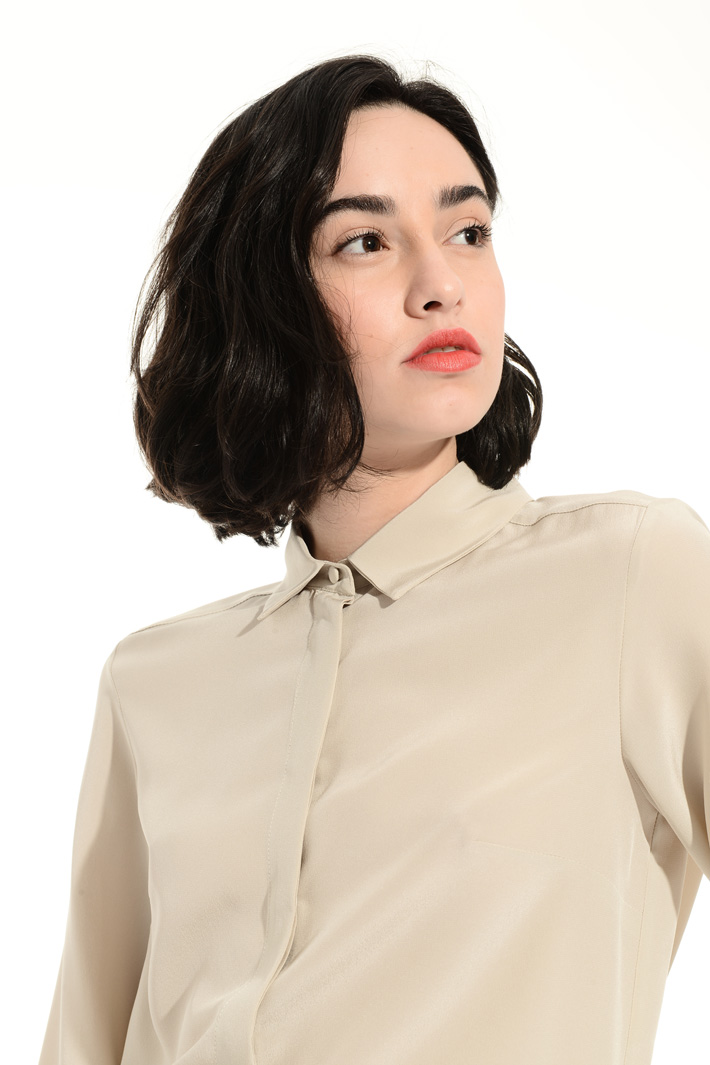 Long sleeve silk shirt Intrend Long sleeve silk shirt Intrend