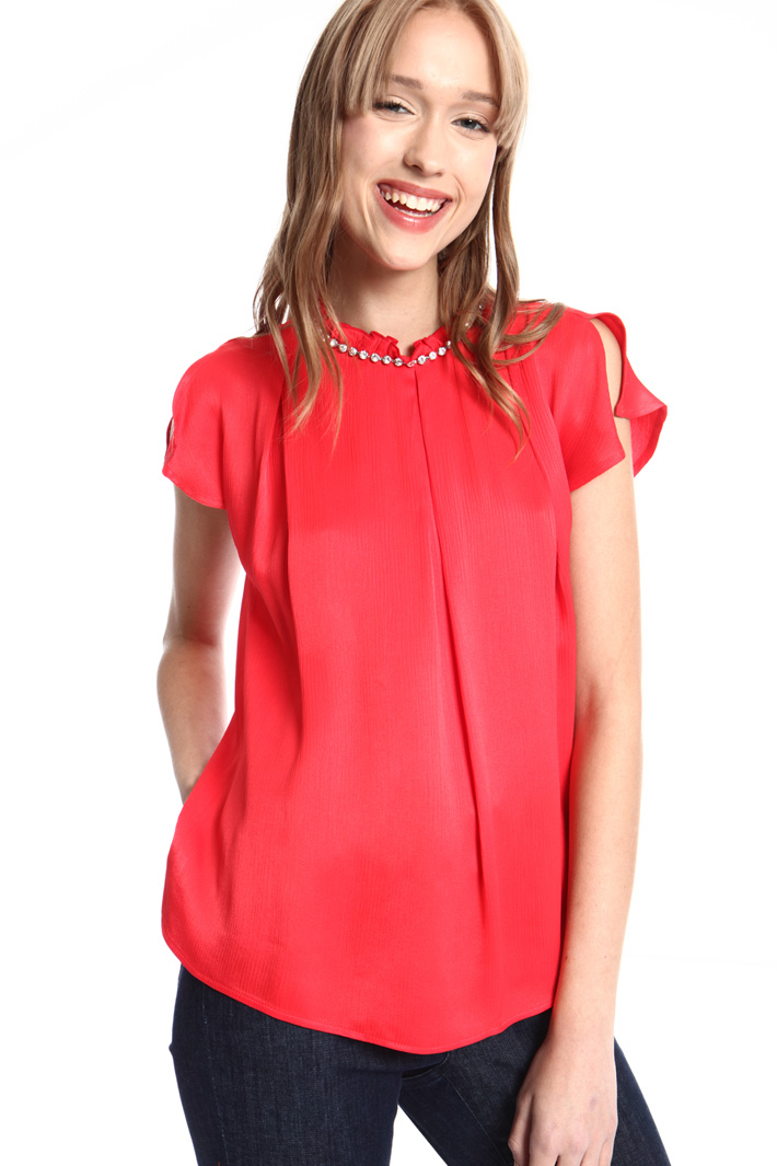 Jewel neckline top Intrend Jewel neckline top Intrend