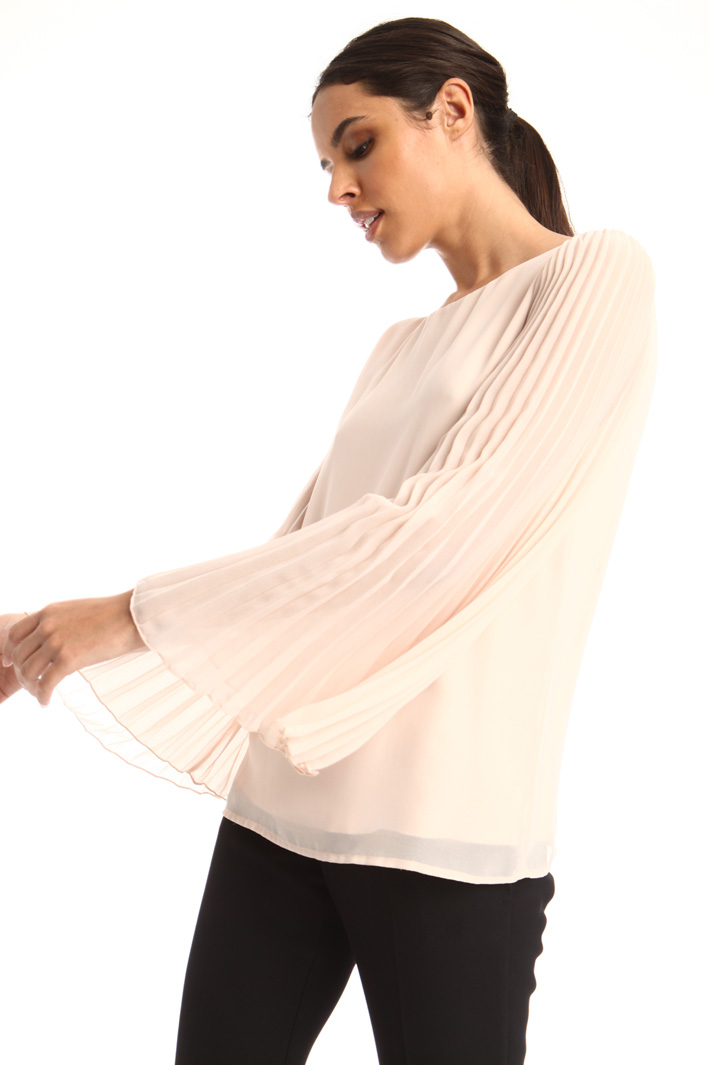 Pleated georgette blouse Intrend Pleated georgette blouse Intrend