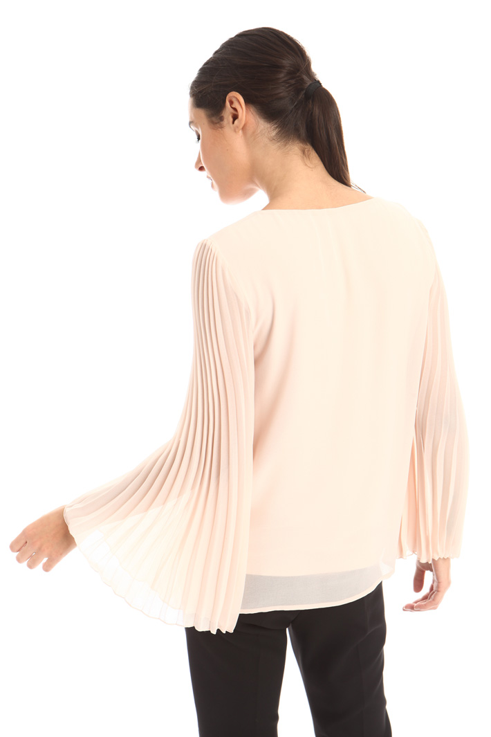 Pleated georgette blouse Intrend Pleated georgette blouse Intrend