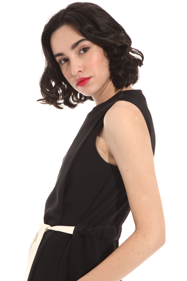 Dress with contrasting belt Intrend Dress with contrasting belt Intrend