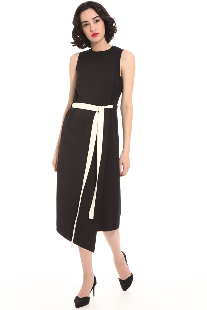 Dress with contrasting belt Intrend Dress with contrasting belt Intrend