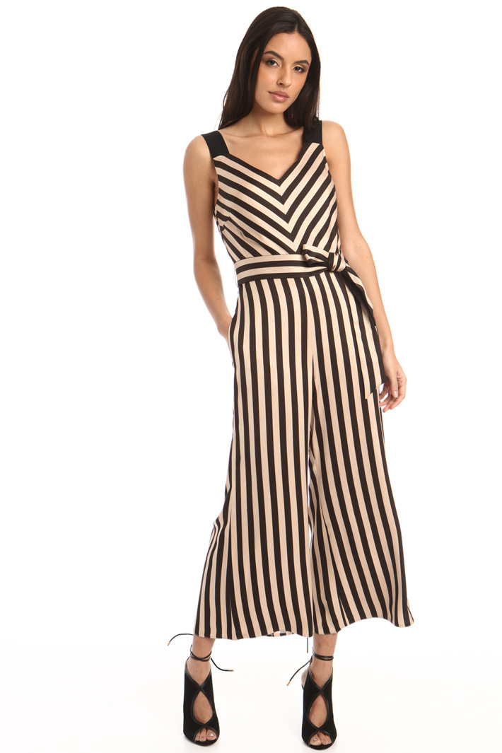 Soft satin jumpsuit Intrend Soft satin jumpsuit Intrend