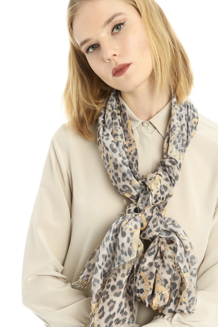 Fringed viscose foulard Intrend Fringed viscose foulard Intrend