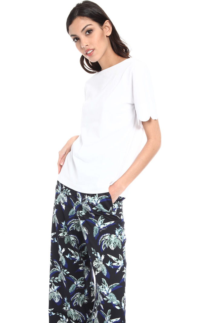 Scalloped hem T-shirt Intrend Scalloped hem T-shirt Intrend