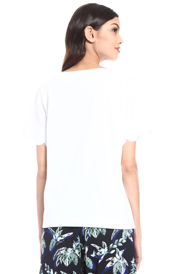 Scalloped hem T-shirt Intrend Scalloped hem T-shirt Intrend