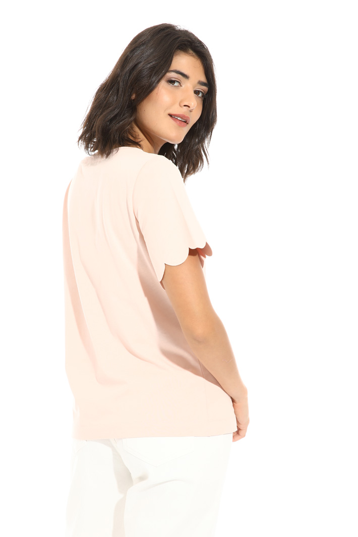 Scalloped hem T-shirt Intrend Scalloped hem T-shirt Intrend