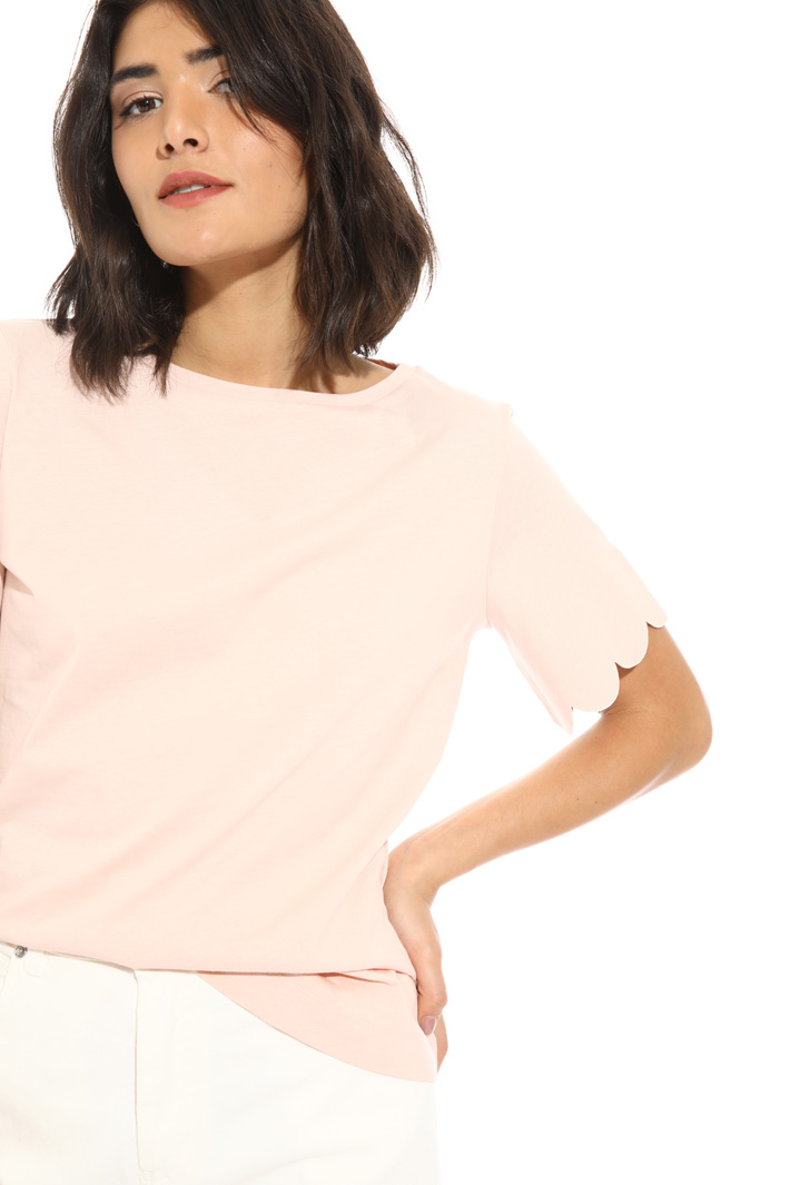 Scalloped hem T-shirt Intrend Scalloped hem T-shirt Intrend