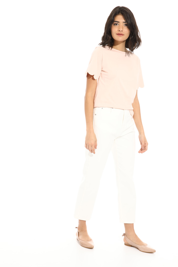 Scalloped hem T-shirt Intrend Scalloped hem T-shirt Intrend