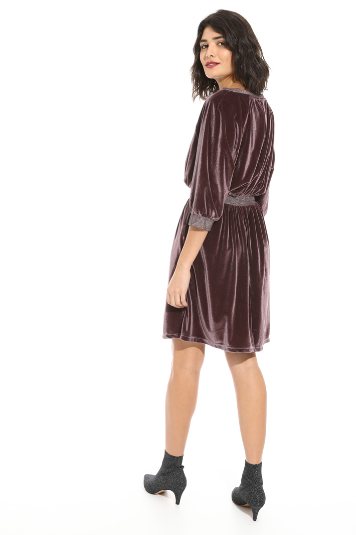 Flared velvet dress Intrend Flared velvet dress Intrend