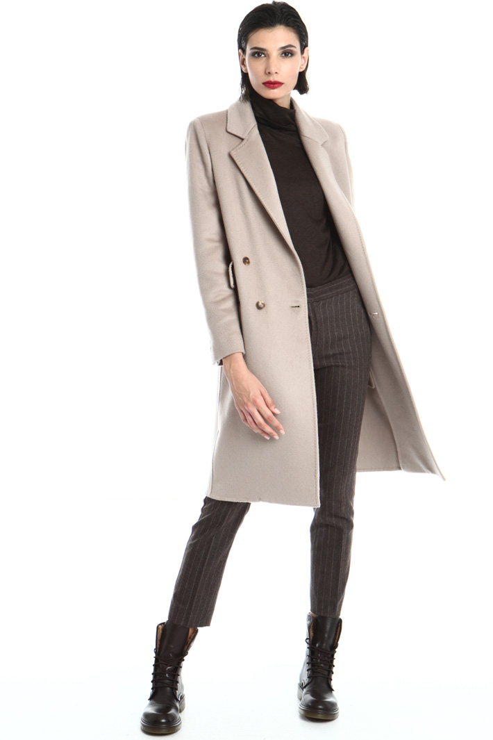 Multi-pocket cashmere coat Intrend Multi-pocket cashmere coat Intrend