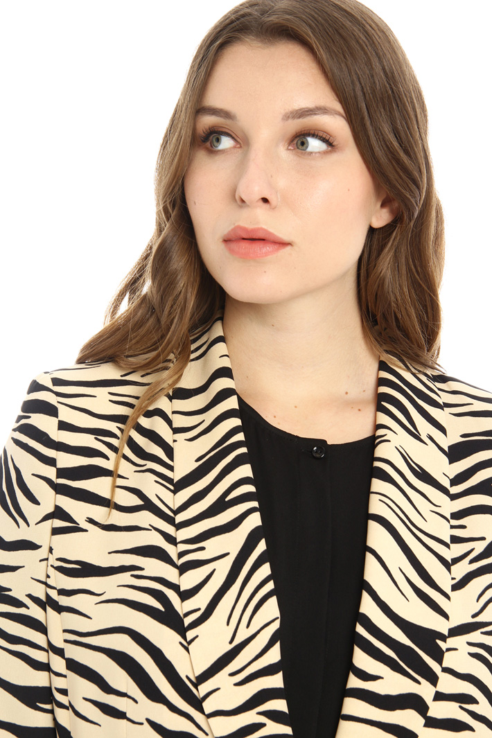 Printed cady blazer Intrend Printed cady blazer Intrend