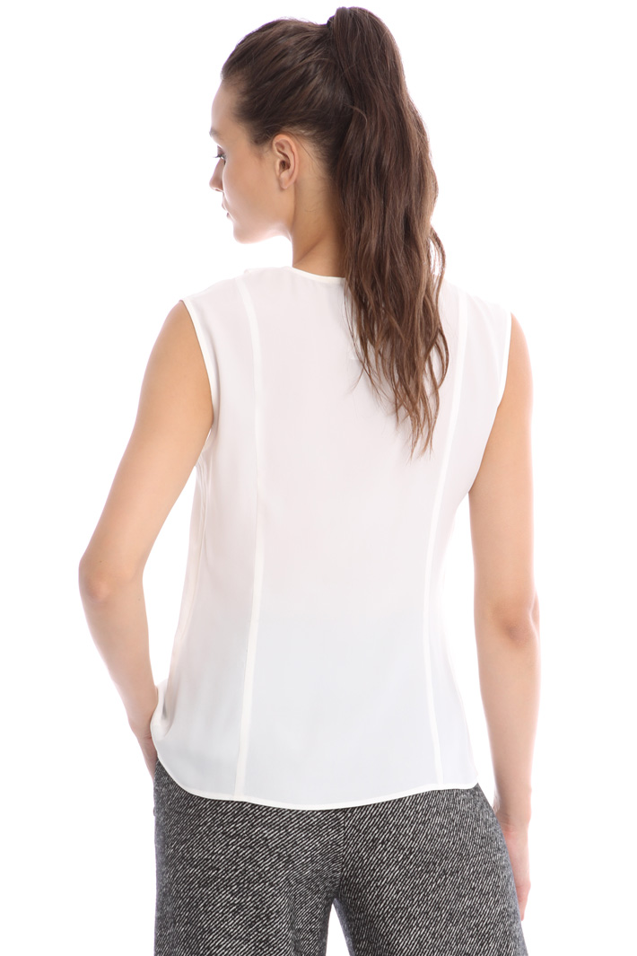 Sleeveless top in silk Intrend Sleeveless top in silk Intrend