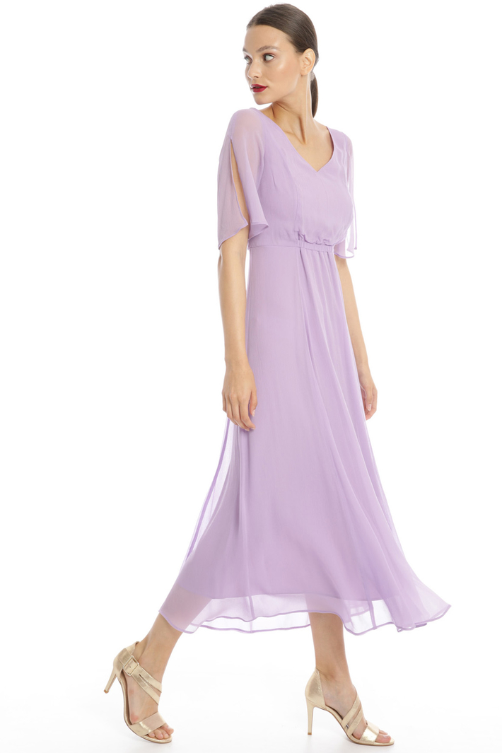 Wide V-neck creponne dress Intrend Wide V-neck creponne dress Intrend