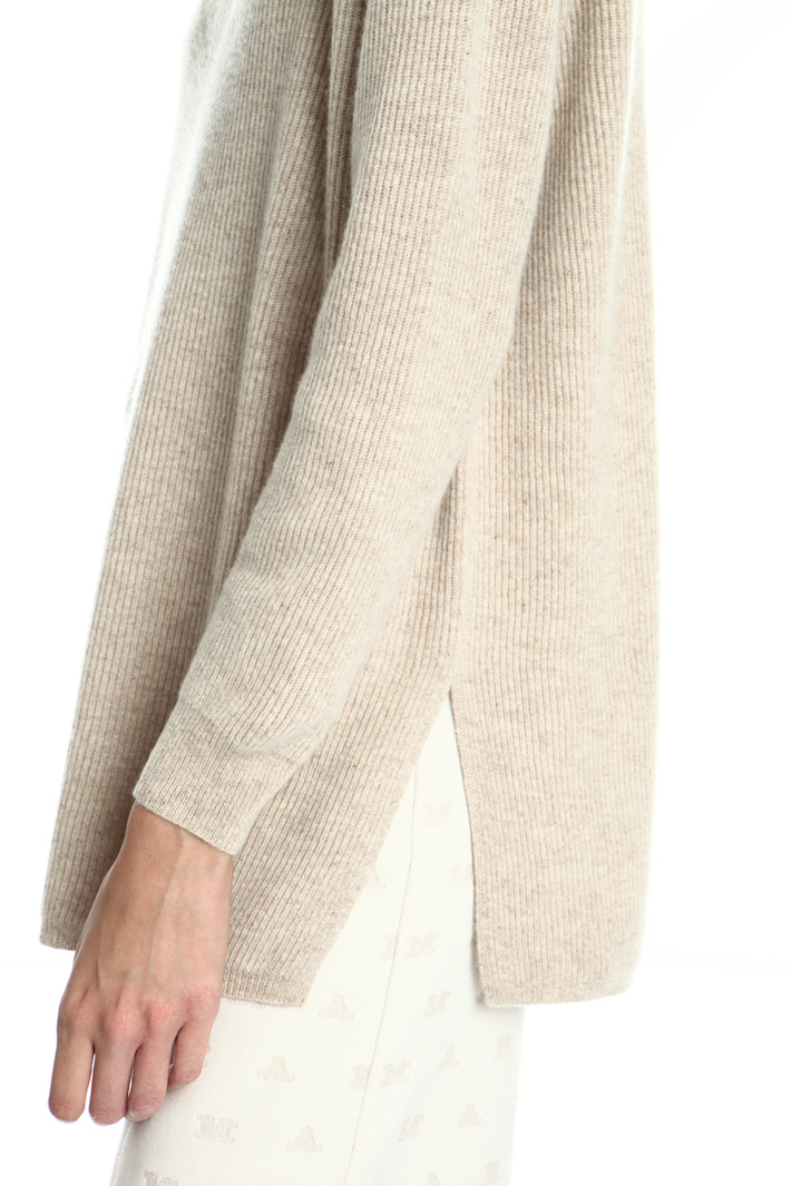 Side slit cashmere jumper Intrend Side slit cashmere jumper Intrend