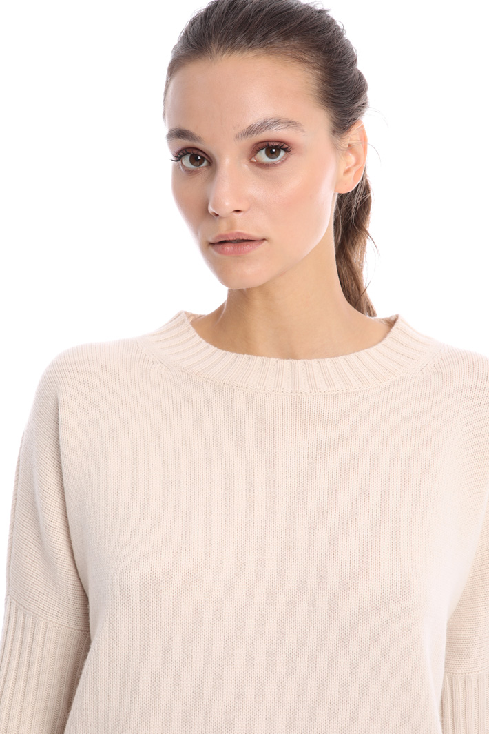 Ribbed sleeve sweater Intrend Ribbed sleeve sweater Intrend