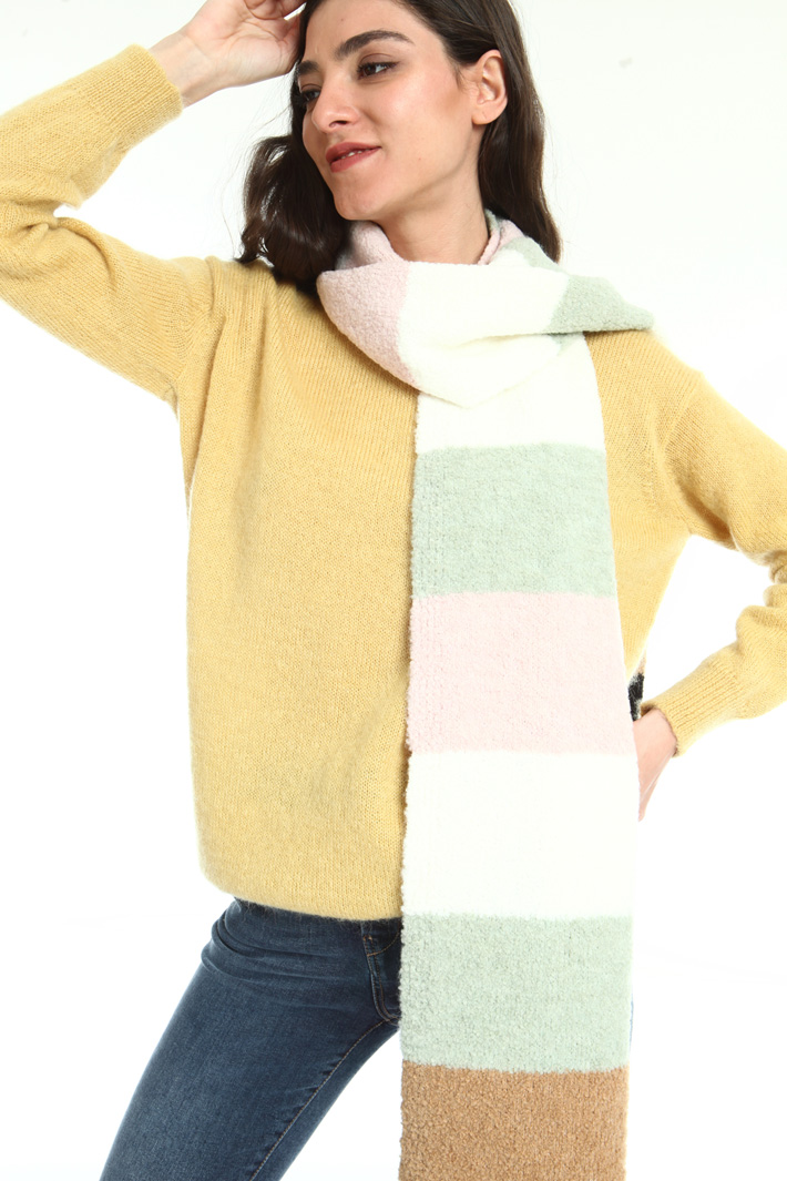 Wool blend bouclé scarf Intrend Wool blend bouclé scarf Intrend