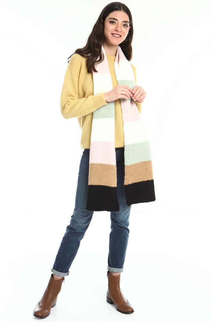Wool blend bouclé scarf Intrend Wool blend bouclé scarf Intrend