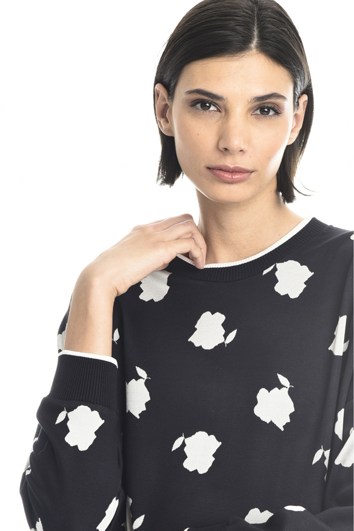 Patterned sweater Intrend Patterned sweater Intrend