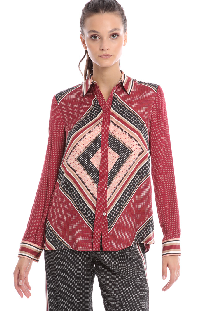 Shirt in scarf print satin Intrend Shirt in scarf print satin Intrend