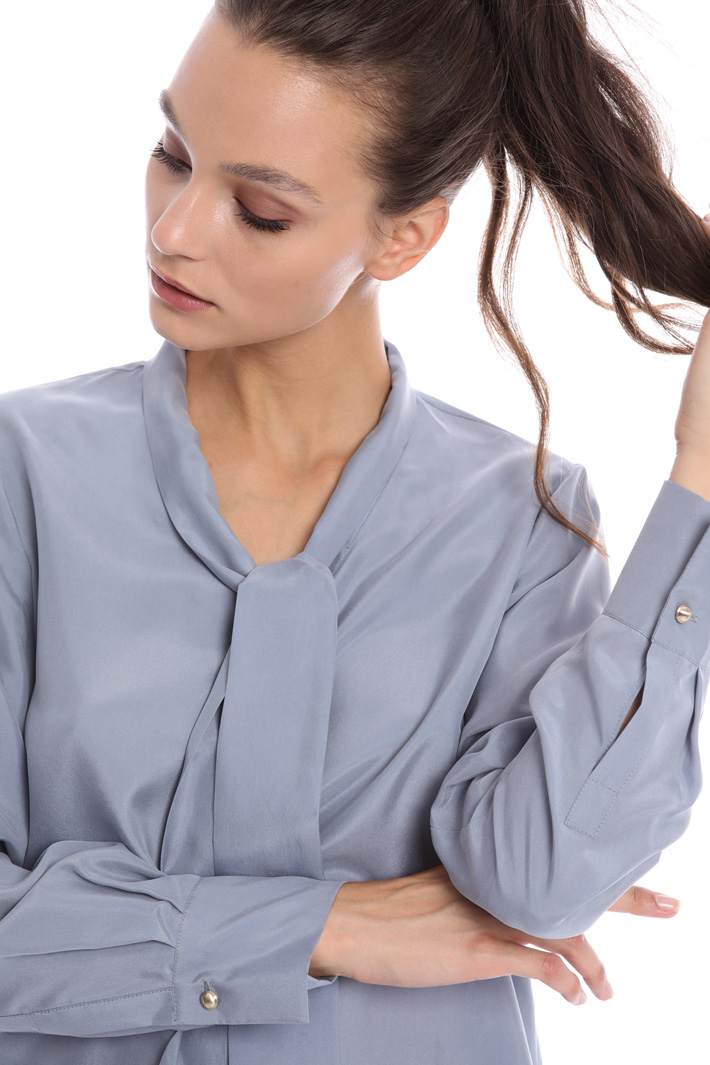 Scarf neck shirt Intrend Scarf neck shirt Intrend
