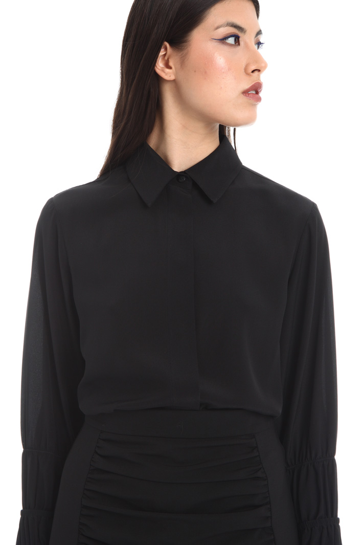 Round hem silk crepe shirt Intrend Round hem silk crepe shirt Intrend