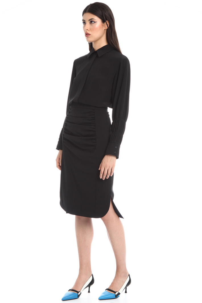 Round hem silk crepe shirt Intrend Round hem silk crepe shirt Intrend