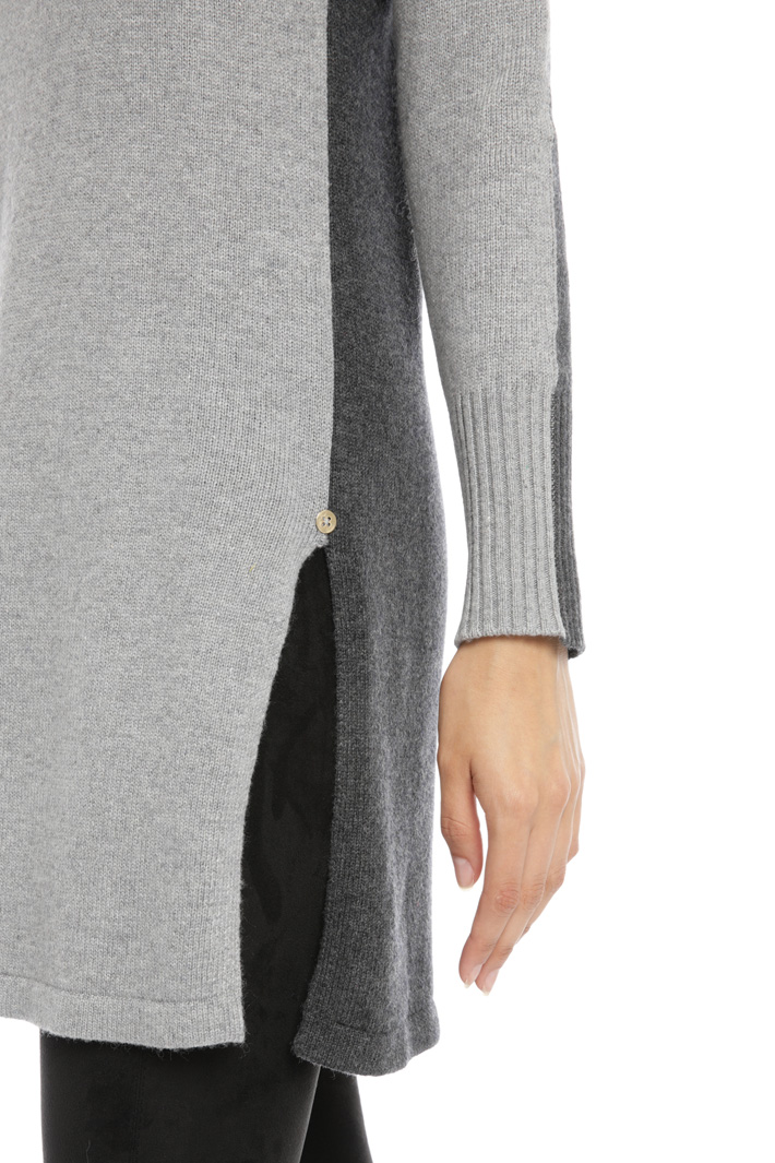 Long sweater with buttons Intrend Long sweater with buttons Intrend