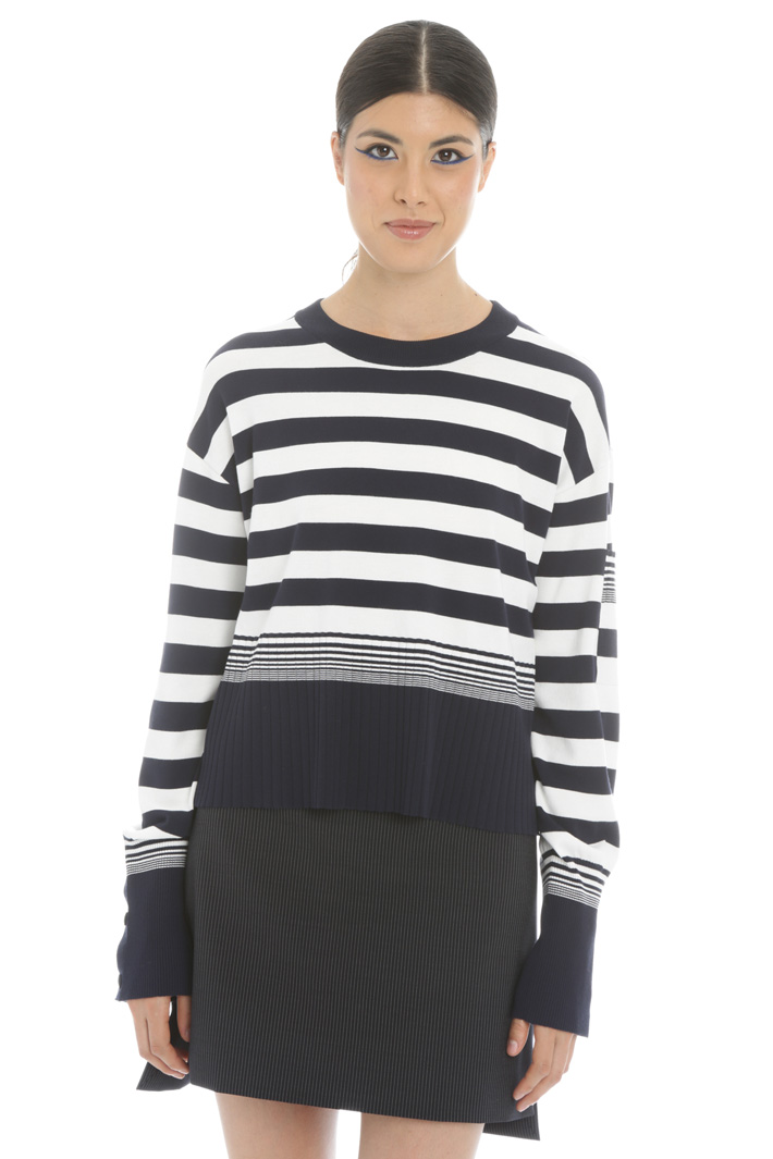 Stretch viscose sweater Intrend Stretch viscose sweater Intrend