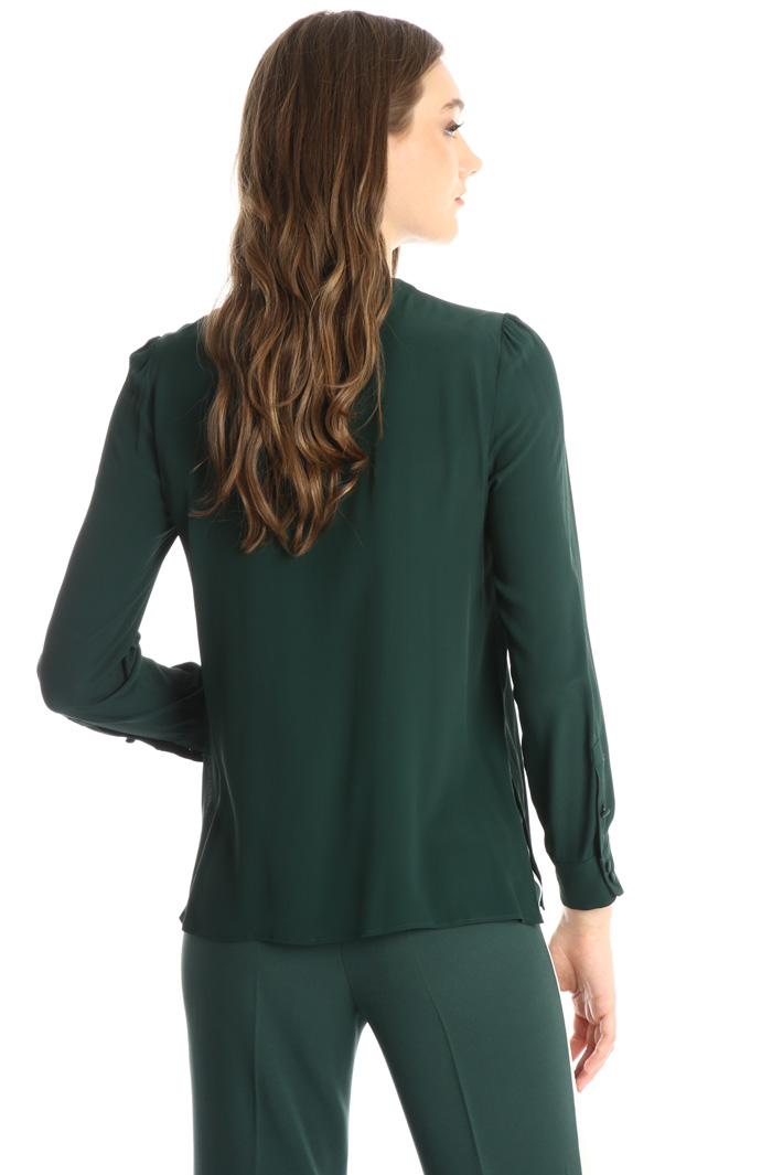 Scarf-neck crepe shirt Intrend Scarf-neck crepe shirt Intrend