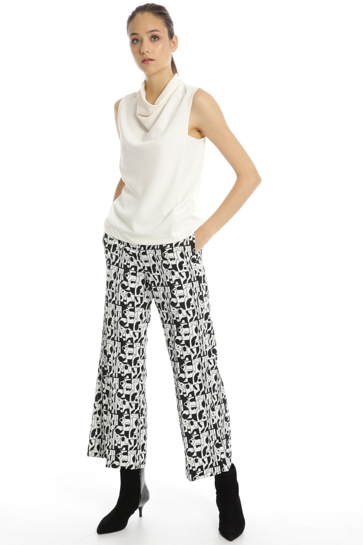 Sleeveless high neck top Intrend Sleeveless high neck top Intrend