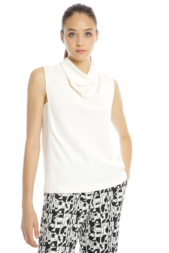 Sleeveless high neck top Intrend Sleeveless high neck top Intrend