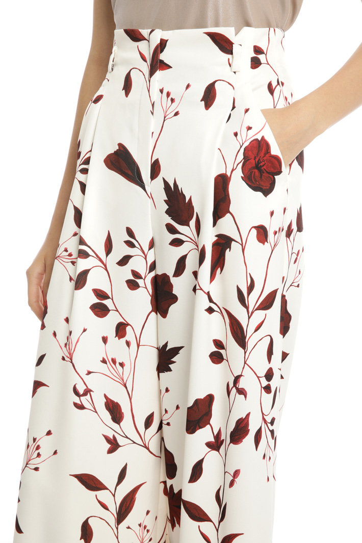 Wide-leg patterned trousers Intrend Wide-leg patterned trousers Intrend