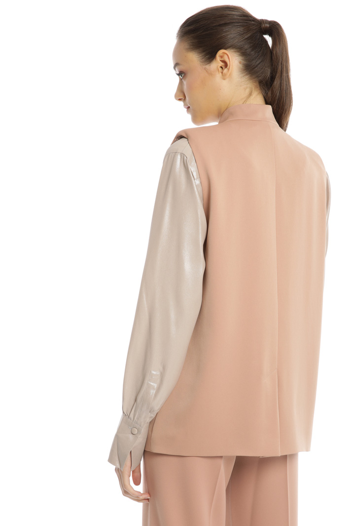 Double-breasted satin vest Intrend Double-breasted satin vest Intrend