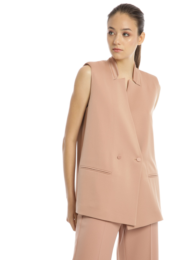 Double-breasted satin vest Intrend Double-breasted satin vest Intrend